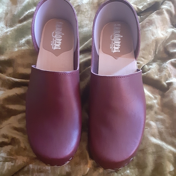 Brand New Brett Sandgrens Clogs - Picture 5 of 6